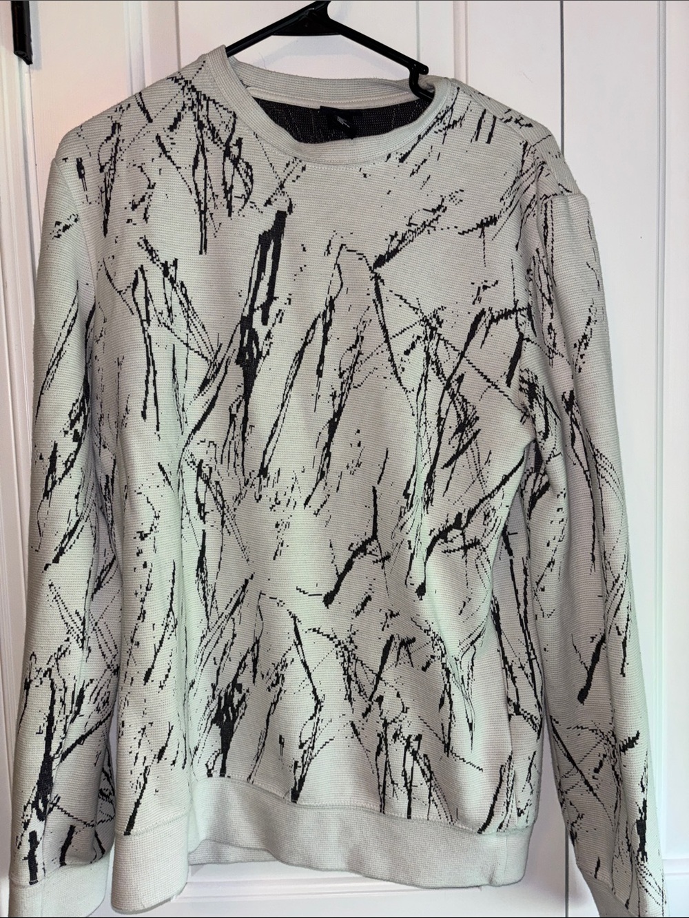 H&M White and Black Abstract Print Crewneck Sweatshirt